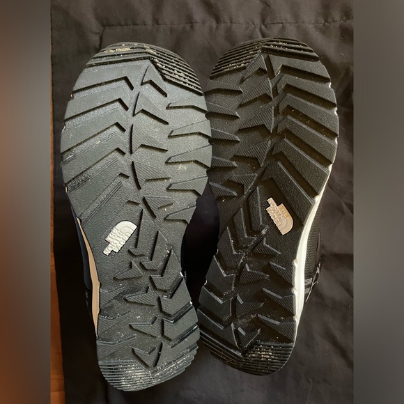 USED Northface thermoball boots size 2y - Picture 3 of 5